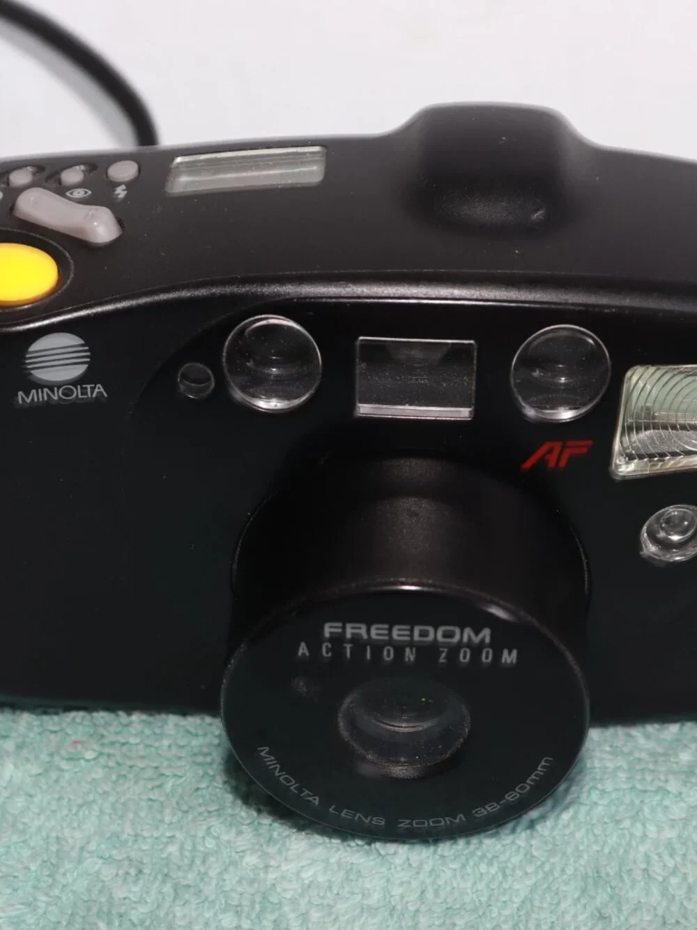 Minolta Freedom Action Zoom AF 35mm Film Camera Point & Shoot